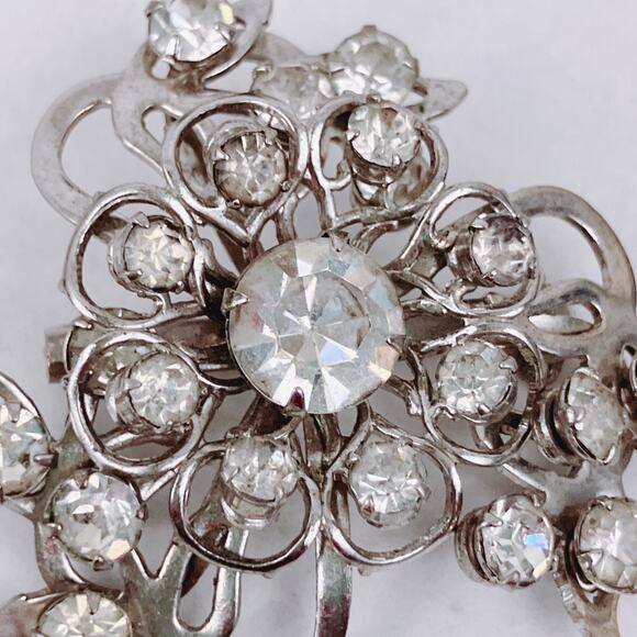 Vintage 1950s Mid Century Silver Tone Rhinestone Layered Floral Brooch Pin - Picture 3 of 9